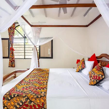 Zarafa House Bed & Breakfast Diani Beach Exterior photo