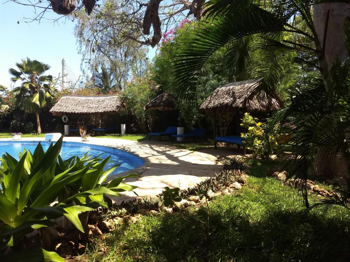 Zarafa House Bed & Breakfast Diani Beach Exterior photo